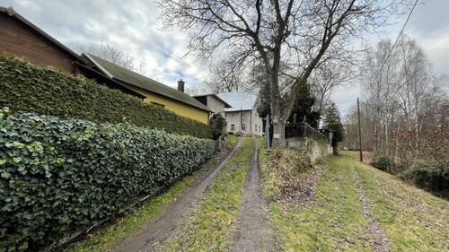 Zufahrt zum Bauernhaus - Bauernhaus, Landhaus mit 1,00 m&sup2; in Bahretal zum Kaufen