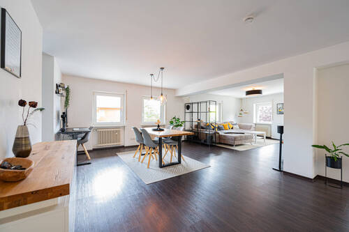 Großzügiger Wohnbereich - 