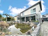 Hausansicht Rückseite - Architektenhaus und Mehrfamilienhaus auf großem Grundstück in gefragter Wohnlage