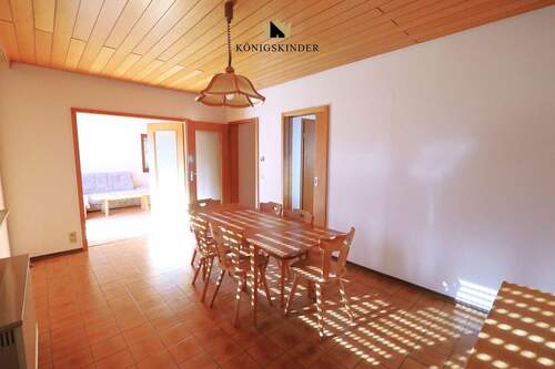 und direkt daneben das Esszimmer.. - 