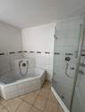 Badewanne und Dusche - 