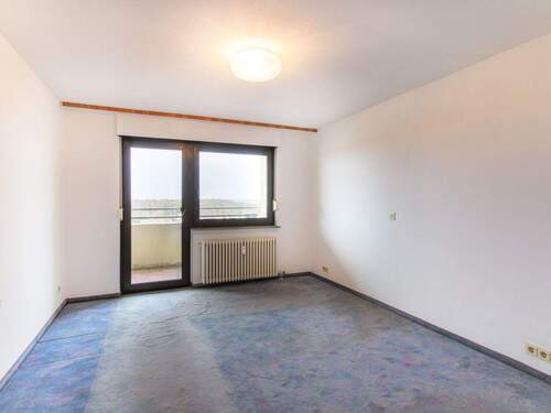 Helles Schlafzimmer mit Balkonzugang - Etagenwohnung mit 109,00 m&sup2; in Ludwigsburg zum Kaufen