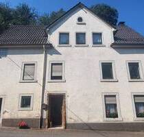Haus mit Platz + extra Gartengrundstück und Garage in Mettlach-Saarhölzbach