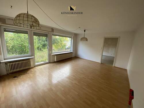 EG Zimmer mit Türe zur Terrasse - 