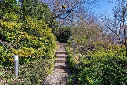 Zugang zum Haus - 9 Zimmer Mehrfamilienhaus, Wohnhaus in Plüderhausen