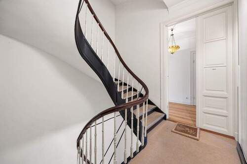 Treppenhaus / Eingang Wohnung - Etagenwohnung mit 74,00 m² in Hamburg zum Kaufen