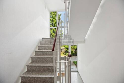 Treppenhaus - 2 Zimmer Etagenwohnung zum Kaufen in Leipzig