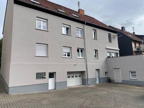 3 Zimmer DG Wohnung mit Stellplatz - 