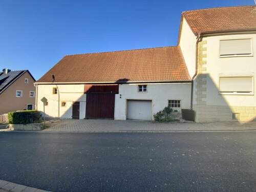 Scheune und Garage - 7 Zimmer Einfamilienhaus in Igensdorf
