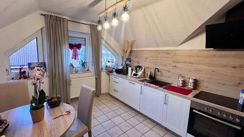 Moderne Dachgeschossküche - 3 Zimmer Etagenwohnung zur Miete in Ankum