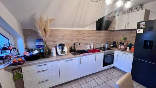 Moderne Dachgeschossküche - 3 Zimmer Etagenwohnung in Ankum