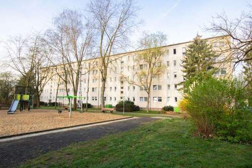 Ansicht Eingangsbereich - In der Herrichtung! 2 Räume mit Balkon in ruhiger Lage