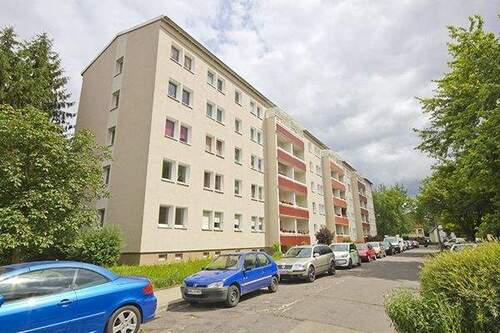 Straßenansicht - 2 Zimmer Etagenwohnung zur Miete in Halle (Saale)