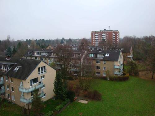 Hausansicht - HH-Farmsen, 1,5 Zimmer Wohnung im DG mit Balkon