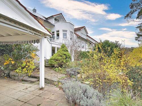 Überdachte Terrasse und Gartenbereich - Einfamilienhaus mit 209,00 m&sup2; in Weissach zum Kaufen