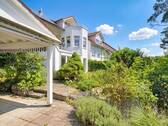 Überdachte Terrasse und Gartenbereich - 