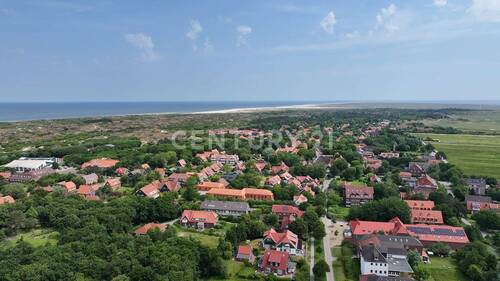 Spiekeroog von oben - 9 Zimmer Mehrfamilienhaus, Wohnhaus zum Kaufen in Spiekeroog
