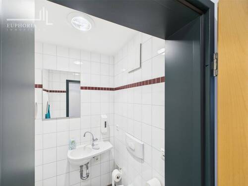 CAM03352G0-PR0065-STILL011 - 