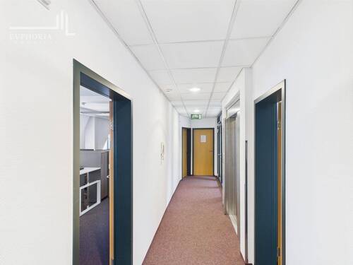 CAM03352G0-PR0065-STILL004 - 