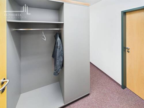 CAM03352G0-PR0065-STILL005 - 