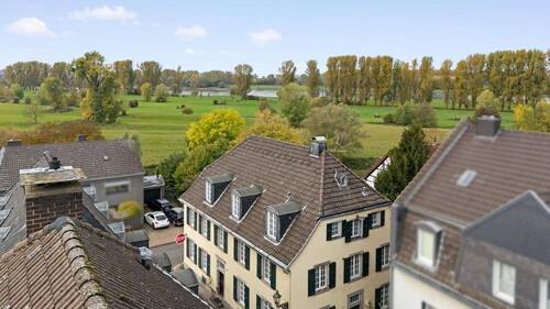 Wohnen am Rhein - 5 Zimmer Etagenwohnung in Düsseldorf