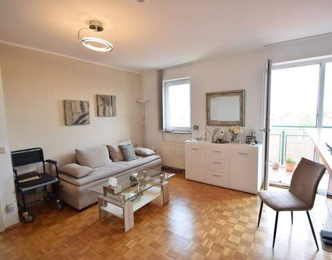 Wohnbereich - Vermietete Zweizimmerwohnung in zentraler Lage in Neu-Isenburg