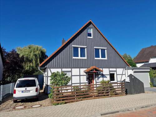 Straßenansicht - Viel Wohnfläche für Ihre Familie.