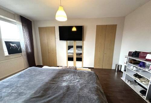 Schlafzimmer mit begehbarem Kleiderschrank - 