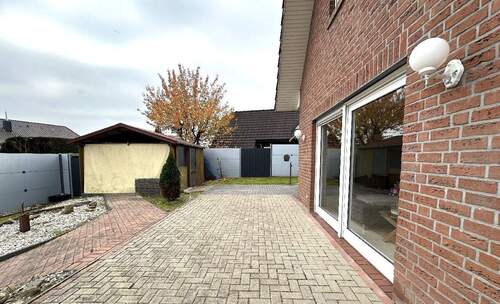 Blick auf das Gartenhaus - 