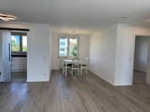 Wohnzimmer/Essbereich - Renovierte 4-Zimmer-Wohnung in Weinheim mit EBK, Balkon, Terrasse und 2 Stellplätzen