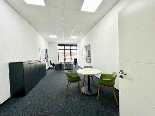 Büro - Gewerbefläche in Heidenheim zu vermieten Büro (440m²) & Lager (344m²) direkt an der B 19