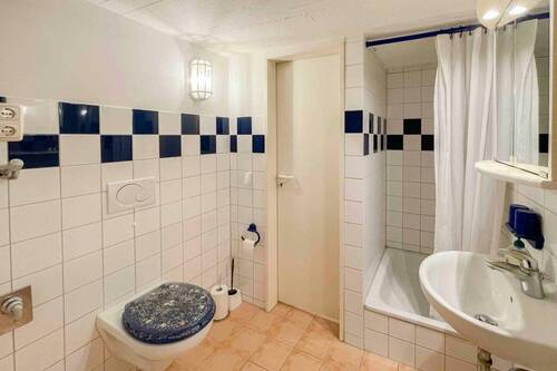 Bad_im_Untergeschoss - 