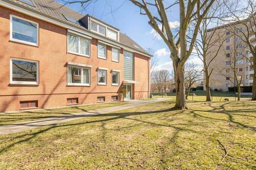 Aussenansicht vorne - Großzügige 3-Zimmer-Wohnung mit großer Terrasse in ruhiger Wohnlage