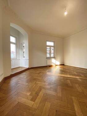 Wohnzimmer - 4 Zimmer Etagenwohnung in Fürth