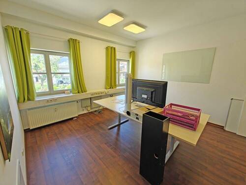 Bürofläche - Büro mit 262,00 m&sup2; in Germering zur Miete