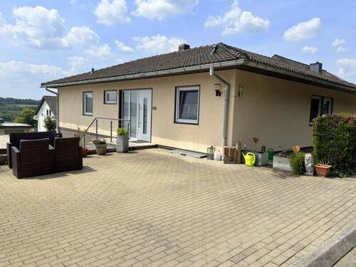 Seitenansicht - 7 Zimmer Bungalow zum Kaufen in Westerburg