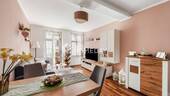 Wohnzimmer 1 - Charmante 3-Zimmer-Wohnung mit Balkon in Möckern - renoviert, freundlich und gut geschnitten