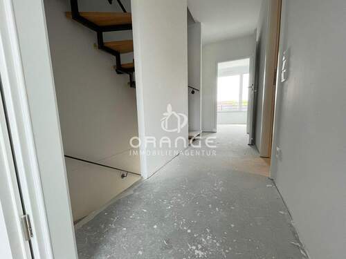 Schlafzimmer 2, links gehts hoch in das DG - 