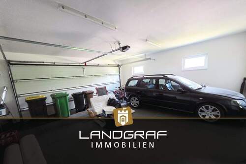 Doppelgarage mit Lagerflächen - 