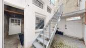 Innenhof - Treppe zur Terrasse - Garage - Kellerzugang - 