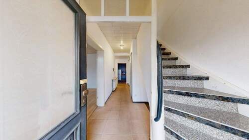 Hauseingang - Flur - 6 Zimmer Mehrfamilienhaus, Wohnhaus zum Kaufen in Germersheim