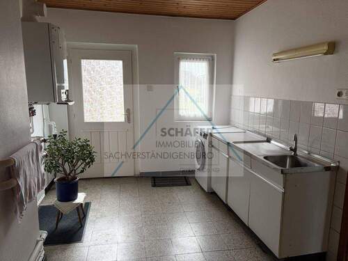 Waschküche mit Terrassenzugang - 