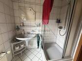 Bad mit Dusche - 