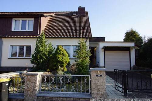 Ansicht von vorne - Erfurt Hochheim- Doppelhaushälfte mit Garten und 2 Garagen