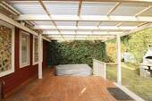 Terrasse vom Nebengelass und Whirpool - 
