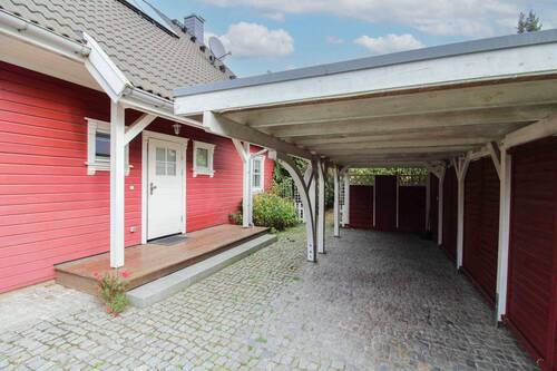 Carport - Exklusiv und modern: Norwegerhaus in Stahnsdorf - Wohnen am Naturschutzgebiet vor den Toren Berlins