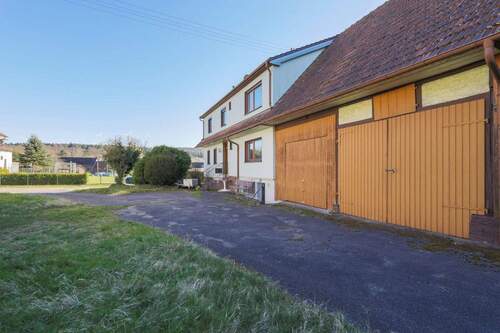 Hof von Haus rechts - 