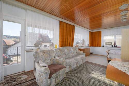 Haus links: Wohnzimmer OG - 1 Zimmer Mehrfamilienhaus, Wohnhaus zum Kaufen in Straubenhardt / Langenalb