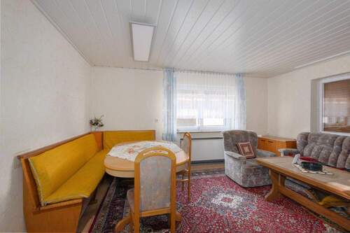 Haus links: Zimmer OG - Mehrfamilienhaus, Wohnhaus mit 289,00 m² in Straubenhardt / Langenalb zum Kaufen