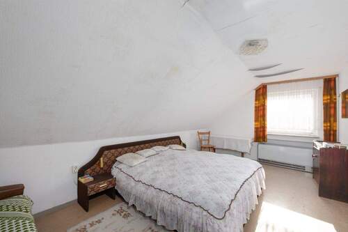 Haus links: Schlafzimmer DG - 